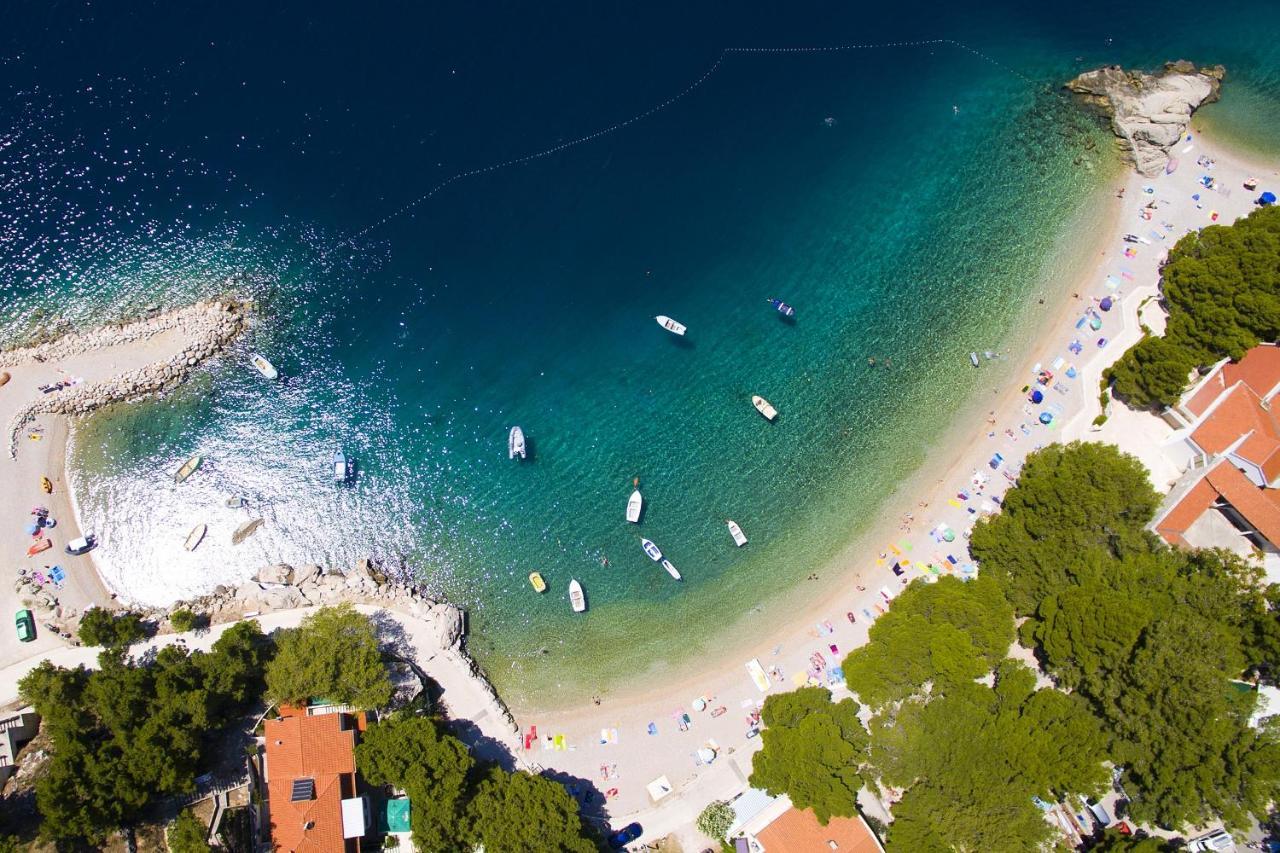 Apartments By The Sea Brela, Makarska - 11821 Eksteriør billede