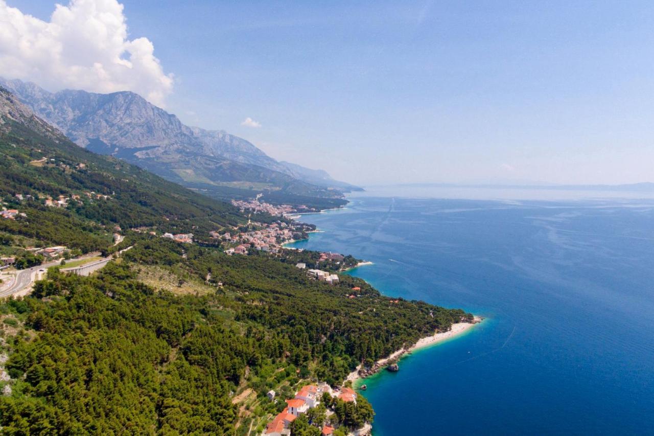 Apartments By The Sea Brela, Makarska - 11821 Eksteriør billede
