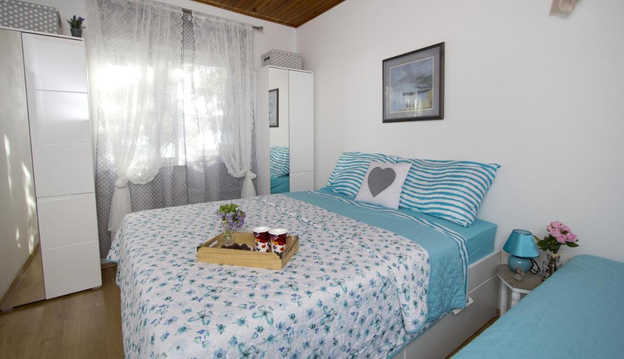 Apartments By The Sea Brela, Makarska - 11821 Eksteriør billede