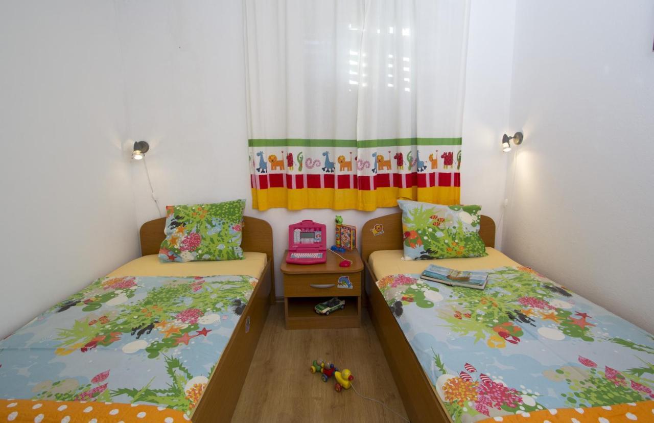 Apartments By The Sea Brela, Makarska - 11821 Eksteriør billede