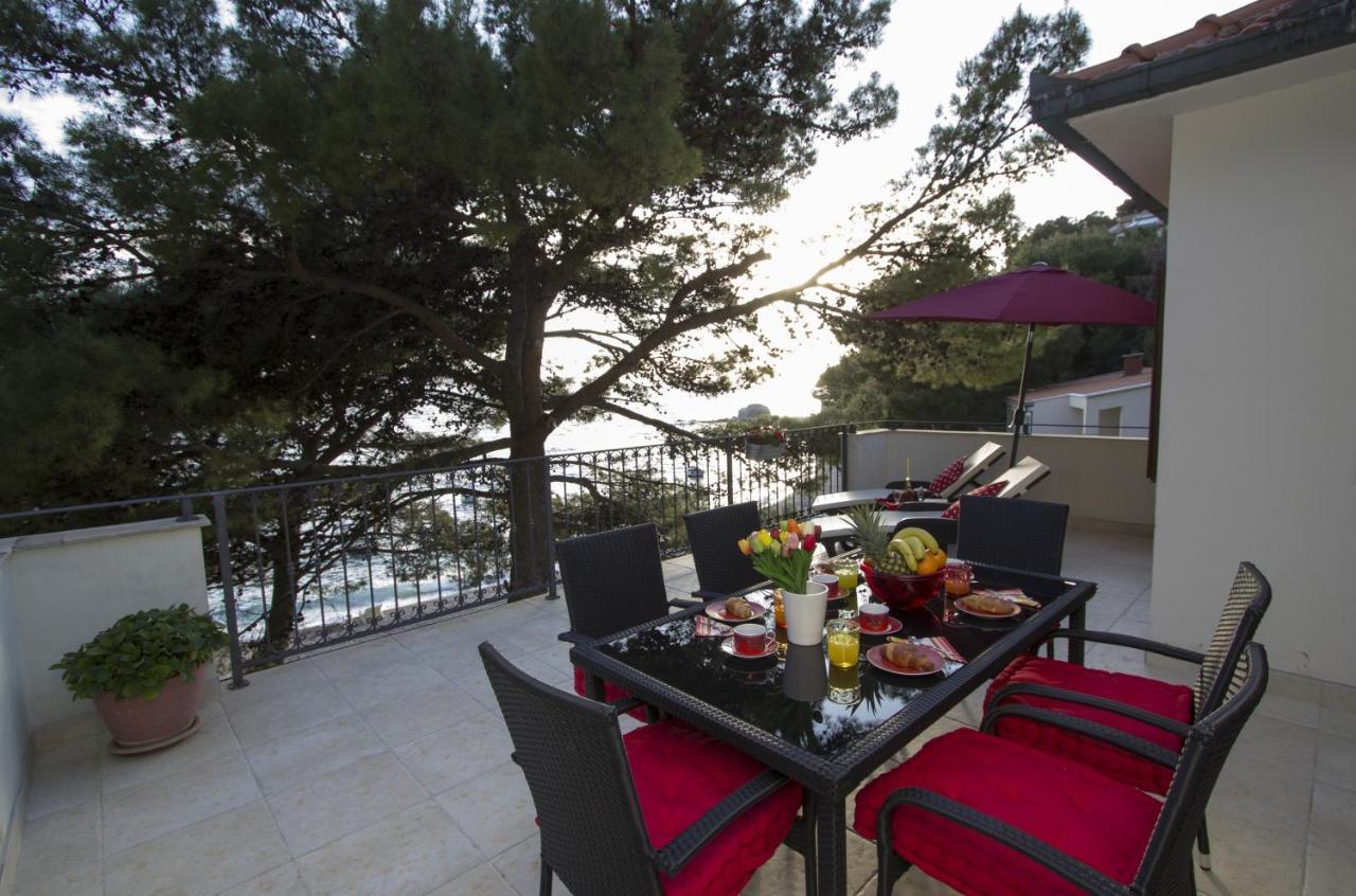 Apartments By The Sea Brela, Makarska - 11821 Eksteriør billede